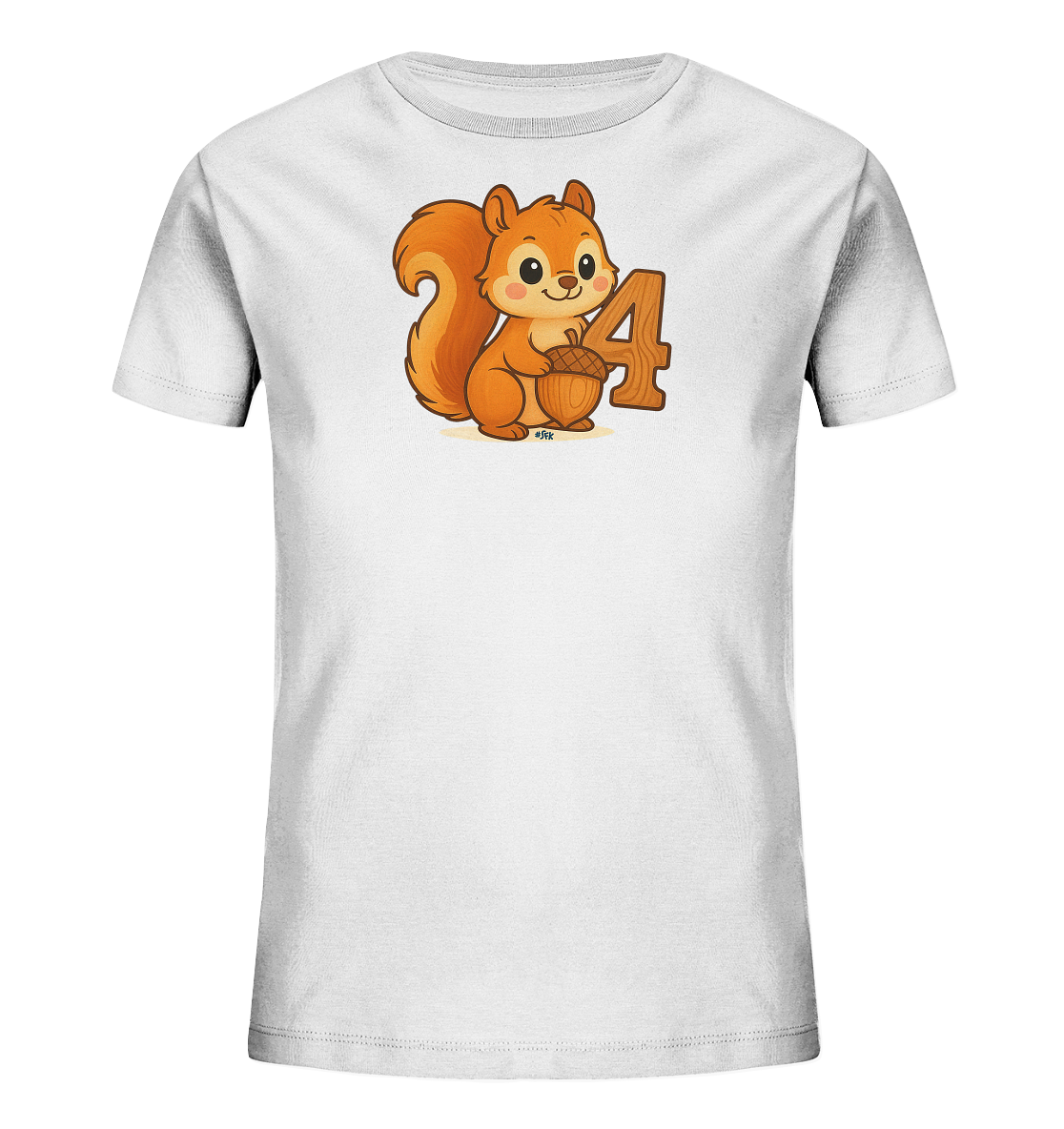 Onlineshop Shirts fuer Kinder - Das Bild zeigt ein weisses Kinder-T-Shirt mit einem niedlichen Aufdruck. Auf der Vorderseite ist eine Cartoon-Illustration eines Eichhoernchens zu sehen, das eine Eichel haelt. Neben dem freundlich laechelnden Eichhoernchen steht die Zahl '4' in einer rustikalen Textur. Das Design ist verspielt und ansprechend fuer Kinder.