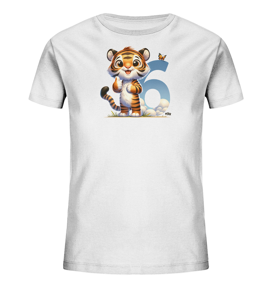 Onlineshop Shirts fuer Kinder - Das Bild zeigt ein weisses T-Shirt fuer Kinder mit einem Frontdruck. Zu sehen ist eine niedliche Cartoon-Darstellung eines Tigers, der laechelt und den Daumen nach oben haelt. Neben dem Tiger ist die grosse Zahl "6" in einem blaeulichen Farbton abgebildet. Ein kleiner Schmetterling ergaenzt das Design oberhalb der Zahl.