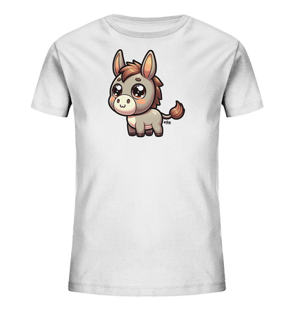 Onlineshop Shirts fuer Kinder - Das Bild zeigt ein weisses T-Shirt fuer Kinder mit einem niedlichen Aufdruck eines Cartoon-Esels auf der Vorderseite. Der Esel ist klein dargestellt, in sanften Braun- und Grautoenen gehalten und hat grosse, freundliche Augen sowie einen verspielten Gesichtsausdruck. Dieses Motiv verleiht dem Shirt einen froehlichen und ansprechenden Charakter, ideal fuer den Alltag von Kindern.