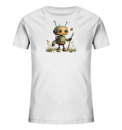 Onlineshop Shirts für Kinder - Das Bild zeigt ein weißes T-Shirt mit einem farbigen Druck auf der Vorderseite. Der Druck zeigt einen kleinen, freundlich gestalteten Roboter in einer natürlichen Umgebung. Der Roboter hat geweihartige Zweige auf dem Kopf, hält einen Stock und steht inmitten von Gras und Herbstblättern. Ein kleiner orangefarbener Schmetterling fliegt nahe seinem Kopf, was dem Motiv eine verspielte Note verleiht.