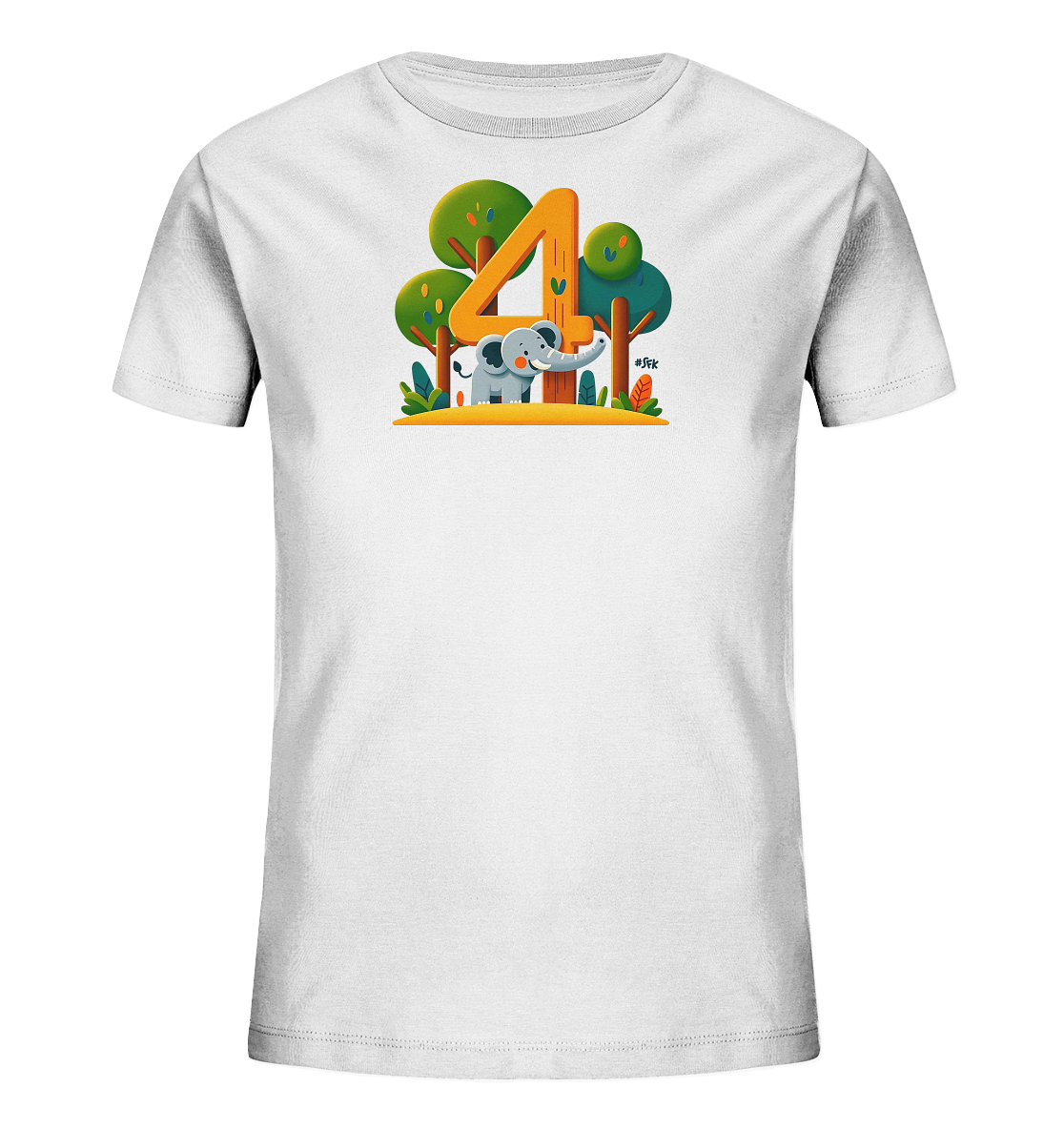 Onlineshop Shirts fuer Kinder - Das Bild zeigt ein weisses T-Shirt mit einem farbenfrohen Motiv fuer Kinder. Ein freundlicher Cartoon-Elefant steht neben einer grossen, orangefarbenen Zahl Vier. Das Design wird von stilisierten Baeumen und Pflanzen in Gruentoenen ergaenzt. Die Illustration wirkt verspielt und ansprechend.