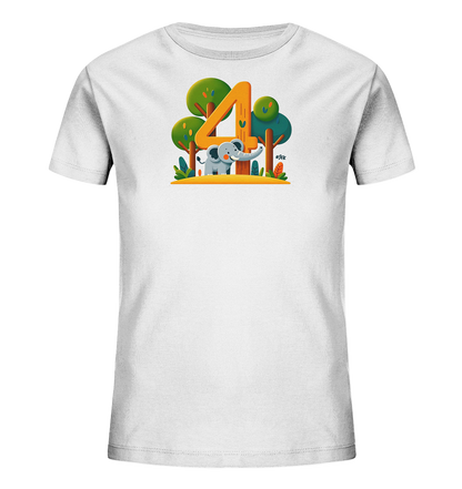 Onlineshop Shirts fuer Kinder - Das Bild zeigt ein weisses T-Shirt mit einem farbenfrohen Motiv fuer Kinder. Ein freundlicher Cartoon-Elefant steht neben einer grossen, orangefarbenen Zahl Vier. Das Design wird von stilisierten Baeumen und Pflanzen in Gruentoenen ergaenzt. Die Illustration wirkt verspielt und ansprechend.