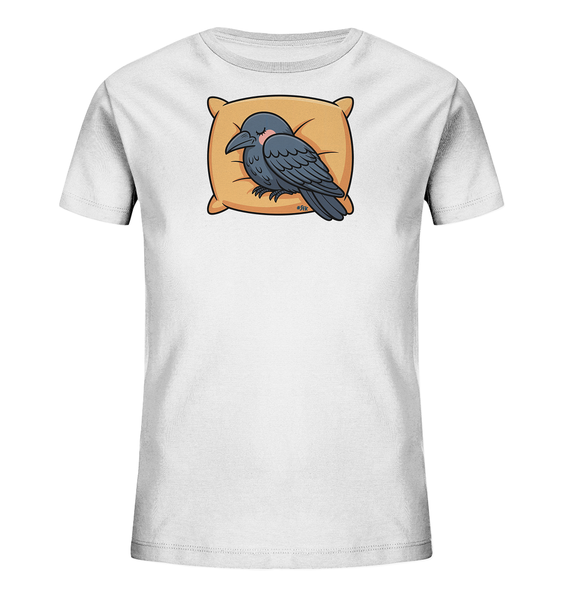 Onlineshop Shirts fuer Kinder - Das Bild zeigt ein weisses Kinder-T-Shirt mit einer niedlichen Illustration eines schlafenden Vogels. Der dunkelgraue Vogel liegt friedlich auf einem hellbraunen Kissen und scheint tief zu schlafen. Mit geschlossenen Augen und leicht geroeteten Wangen strahlt das Motiv Ruhe und Gemuetlichkeit aus. Das verspielte Design ist ideal fuer kleine Schlafmuetzen.