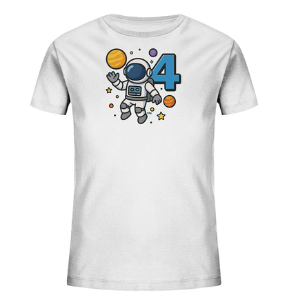 Onlineshop Shirts fuer Kinder - Das Bild zeigt ein weisses Kinder-T-Shirt mit einem Weltraum-Motiv. Ein kleiner Cartoon-Astronaut schwebt neben einer grossen blauen Zahl '4'. Das Design umfasst ausserdem Planeten und Sterne. Es ist eine farbenfrohe Illustration fuer ein Kind, das vier Jahre alt wird.