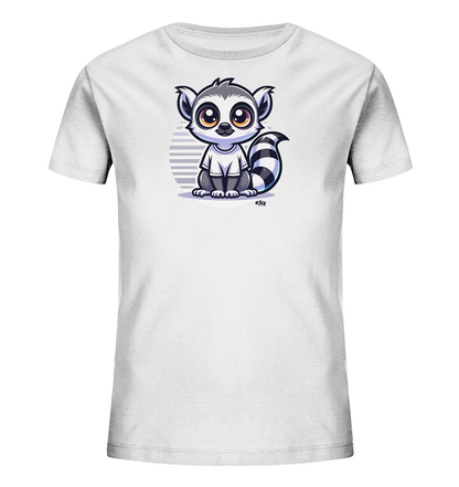 Onlineshop Shirts fuer Kinder - Das Bild zeigt ein weisses Kinder-T-Shirt mit einem niedlichen Cartoon-Lemur auf der Vorderseite. Der Lemur sitzt aufrecht und traegt ein kleineres T-Shirt, waehrend er von einem gestreiften Kreis im Hintergrund umrahmt wird. Sein gestreifter Schwanz ist seitlich sichtbar, und seine grossen Augen blicken nach vorne. Das Design ist farbenfroh und verspielt.