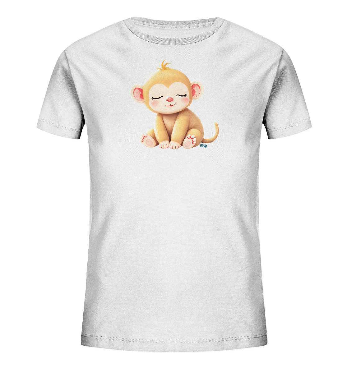 Onlineshop Shirts fuer Kinder - Das Bild zeigt ein weisses Kinder-T-Shirt mit einem charmanten, sitzenden Affenmotiv auf der Vorderseite. Der Affe ist in sanften Brauntoenen gehalten, besitzt rosafarbene Ohren und Wangen und schliesst die Augen friedlich. Das verspielte Design ist mittig platziert und verleiht dem Shirt einen freundlichen Charakter. Das T-Shirt ist glatt und faltenfrei dargestellt.