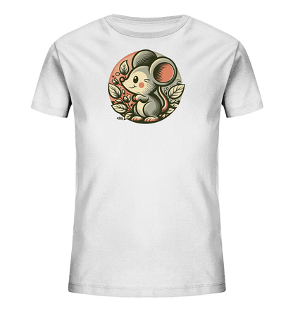Onlineshop Shirts fuer Kinder - Das Bild zeigt ein weisses Kinder-T-Shirt mit einer runden Grafik auf der Vorderseite. Diese Illustration zeigt eine niedliche Cartoon-Maus, die inmitten von Blaettern sitzt und zwinkert. Das Design ist farbenfroh und detailreich, ideal fuer ein Kinderoutfit.