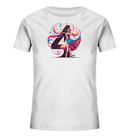 Onlineshop Shirts fuer Kinder - Das Bild zeigt ein weisses Kinder-T-Shirt mit einem lebendigen, kuenstlerischen Motiv auf der Vorderseite. Im Zentrum steht eine stilisierte Zahl 4, umgeben von einer anmutigen Figur, die tanzt. Bunte, fliessende Linien und dekorative Elemente in Blau, Pink und Gold ergaenzen das Design. Das Gesamtbild wirkt verspielt und farbenfroh.