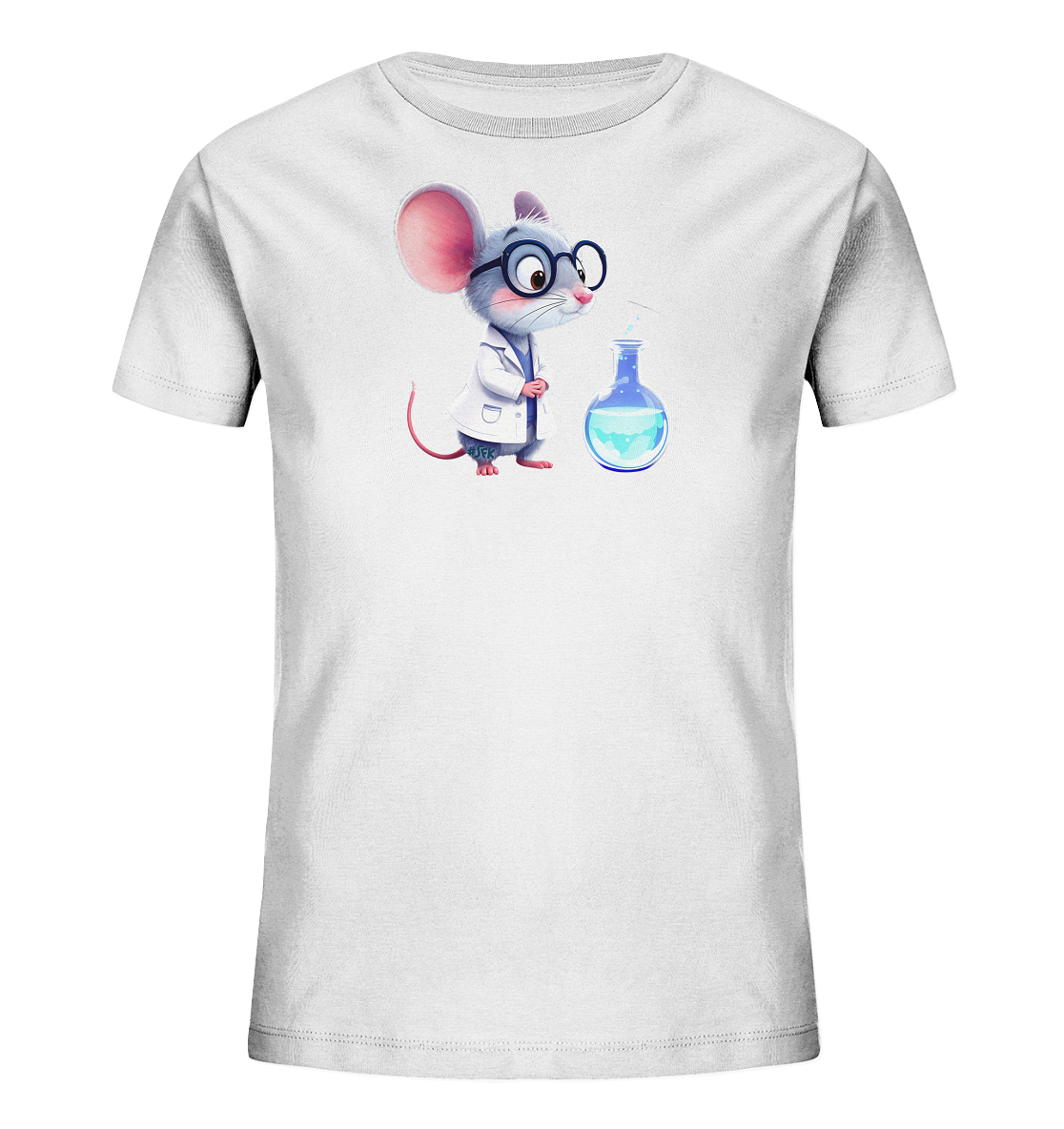 Onlineshop Shirts fuer Kinder - Das Bild zeigt ein weisses Kinder-T-Shirt mit einem niedlichen Comic-Motiv. Darauf ist eine Maus zu sehen, die eine weisse Laborkittel und eine Brille traegt. Sie blickt auf einen Kolben mit einer sprudelnden blauen Fluessigkeit, aus der Dampf aufsteigt. Das Design vermittelt einen spielerischen und wissbegierigen Charakter.