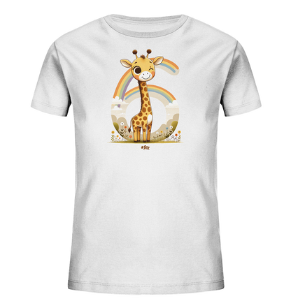 Onlineshop Shirts fuer Kinder - Das Bild zeigt ein weisses T-Shirt mit einer bunten Illustration. Im Zentrum steht eine laechelnde Giraffe vor einer grossen Zahl Sechs. Das Motiv umfasst einen Regenbogen, Wolken und eine Blumenwiese, was eine froehliche Szene darstellt. Es ist ein verspieltes Design, ideal fuer Kinder.