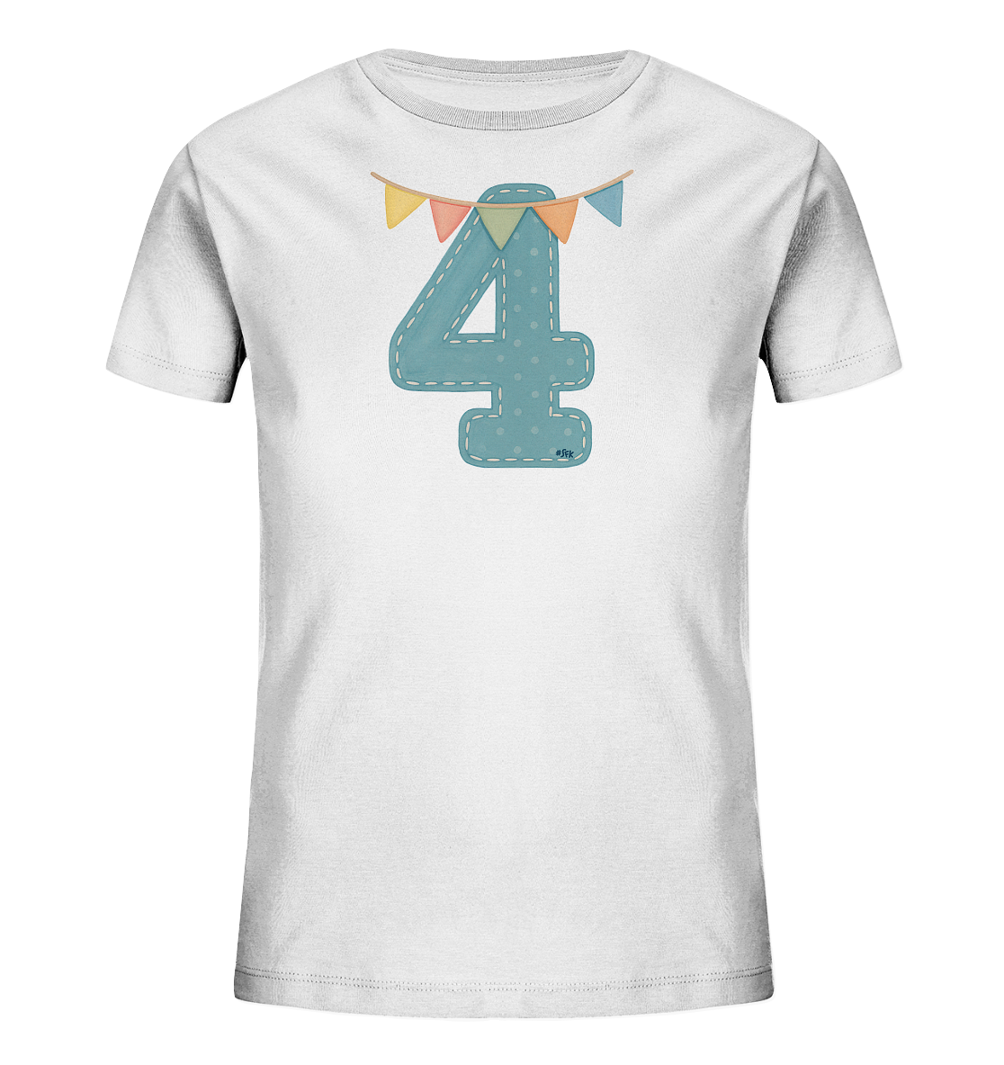 Onlineshop Shirts fuer Kinder - Das Bild zeigt ein weisses T-Shirt fuer Kinder. Auf der Vorderseite ist eine grosse, hellblaue Zahl 4 mit einem gepunkteten Muster und Ziernaehten abgebildet. Darueber haengt eine kleine Wimpelkette mit bunten Faehnchen in verschiedenen Farben. Das Design wirkt froehlich und festlich.