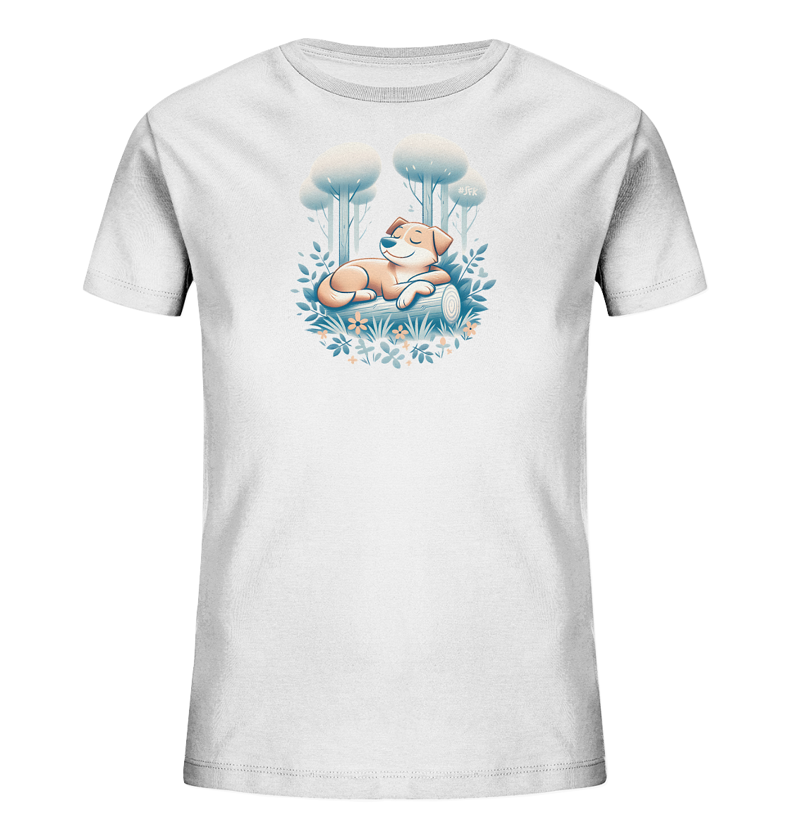 Onlineshop Shirts fuer Kinder - Das Bild zeigt ein weisses Kinder-T-Shirt mit einem Aufdruck auf der Vorderseite. Der Aufdruck stellt einen hellbraunen Hund dar, der entspannt auf einem Baumstamm schlaeft. Um den Hund herum sind stilisierte Baeume sowie blaue und orangefarbene Pflanzen zu sehen. Das Motiv vermittelt eine ruhige und friedliche Szene aus der Natur.