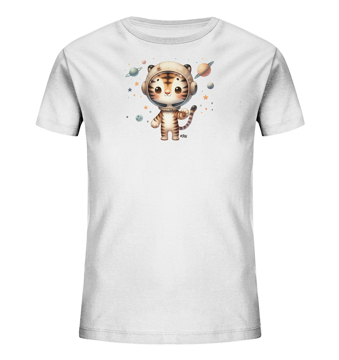 Onlineshop Shirts fuer Kinder - Das Bild zeigt ein weisses Kinder-T-Shirt mit einem niedlichen, cartoonhaften Tiger in einem Astronautenhelm auf der Vorderseite. Der kleine Tiger steht umgeben von Planeten und Sternen. Das Design hat ein Weltraumthema und ist froehlich gestaltet.