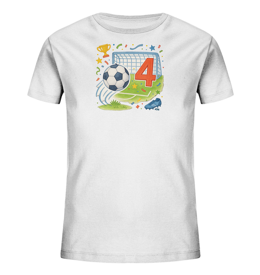 Onlineshop Shirts fuer Kinder - Das Bild zeigt ein weisses Kinder-T-Shirt mit einem farbenfrohen Fussballmotiv auf der Vorderseite. Das Design umfasst ein Fussballtor, einen Ball, einen Pokal und die markante Zahl '4'. Elemente wie Sterne, Konfetti und ein Fussballschuh runden das verspielte Geburtstagsthema ab. Die Illustration ist detailreich und ansprechend gestaltet.