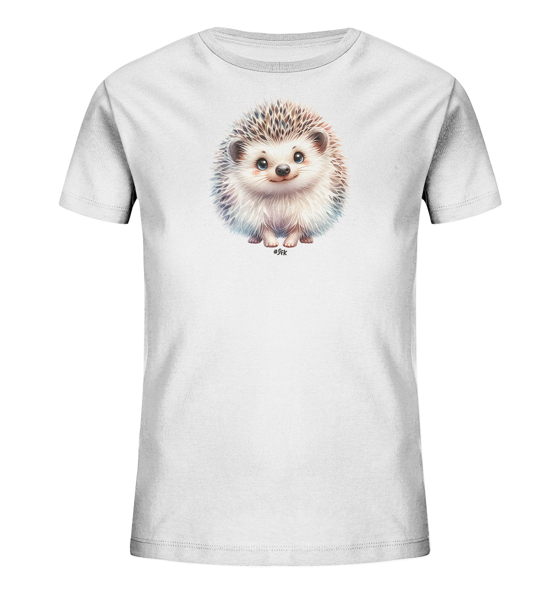 Onlineshop Shirts fuer Kinder - Das Bild zeigt ein weisses T-Shirt fuer Kinder mit einem zentralen Druck. Abgebildet ist ein suesser, flauschiger Igel mit grossen Augen und einem freundlichen Laecheln. Die Illustration des Igels verwendet sanfte Farben und hebt sich gut vom weissen Stoff ab. Es ist ein charmantes Motiv, das besonders fuer Kinder ansprechend ist.