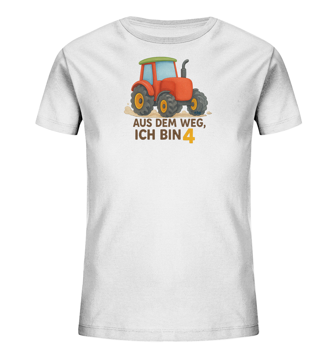 Onlineshop Shirts fuer Kinder - Das Bild zeigt ein weisses T-Shirt fuer Kinder mit einem bunten Traktor als Motiv. Der rote Traktor faehrt auf einer angedeuteten braunen Flaeche. Darunter befindet sich Text mit einer grossen, gelben Zahl Vier, was auf das Alter hinweist. Das Design ist lebhaft und froehlich.