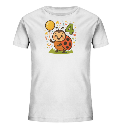 Onlineshop Shirts fuer Kinder - Das Bild zeigt ein weisses Kinder-T-Shirt mit einem farbenfrohen Motiv auf der Vorderseite. Eine niedliche Cartoon-Marienkaefer-Figur haelt einen gelben Ballon. Neben dem Marienkaefer ist die Zahl '4' in Gruen abgebildet, umgeben von kleinen Sternen und Konfetti. Das Design wirkt froehlich und verspielt, ideal fuer einen besonderen Anlass.