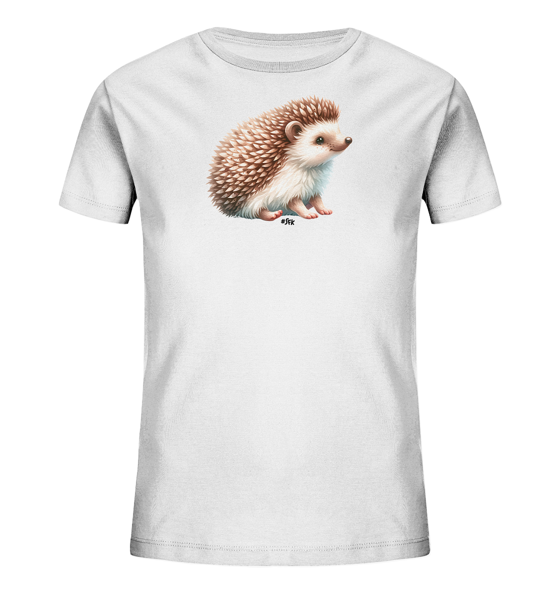 Onlineshop Shirts fuer Kinder - Das Bild zeigt ein weisses T-Shirt fuer Kinder. Auf der Vorderseite ist eine detaillierte Illustration eines kleinen Igels zu sehen. Der Igel sitzt in einer natuerlichen Pose und ist leicht nach rechts ausgerichtet. Das Design wirkt freundlich und naturnah, ideal fuer junge Tierfreunde.