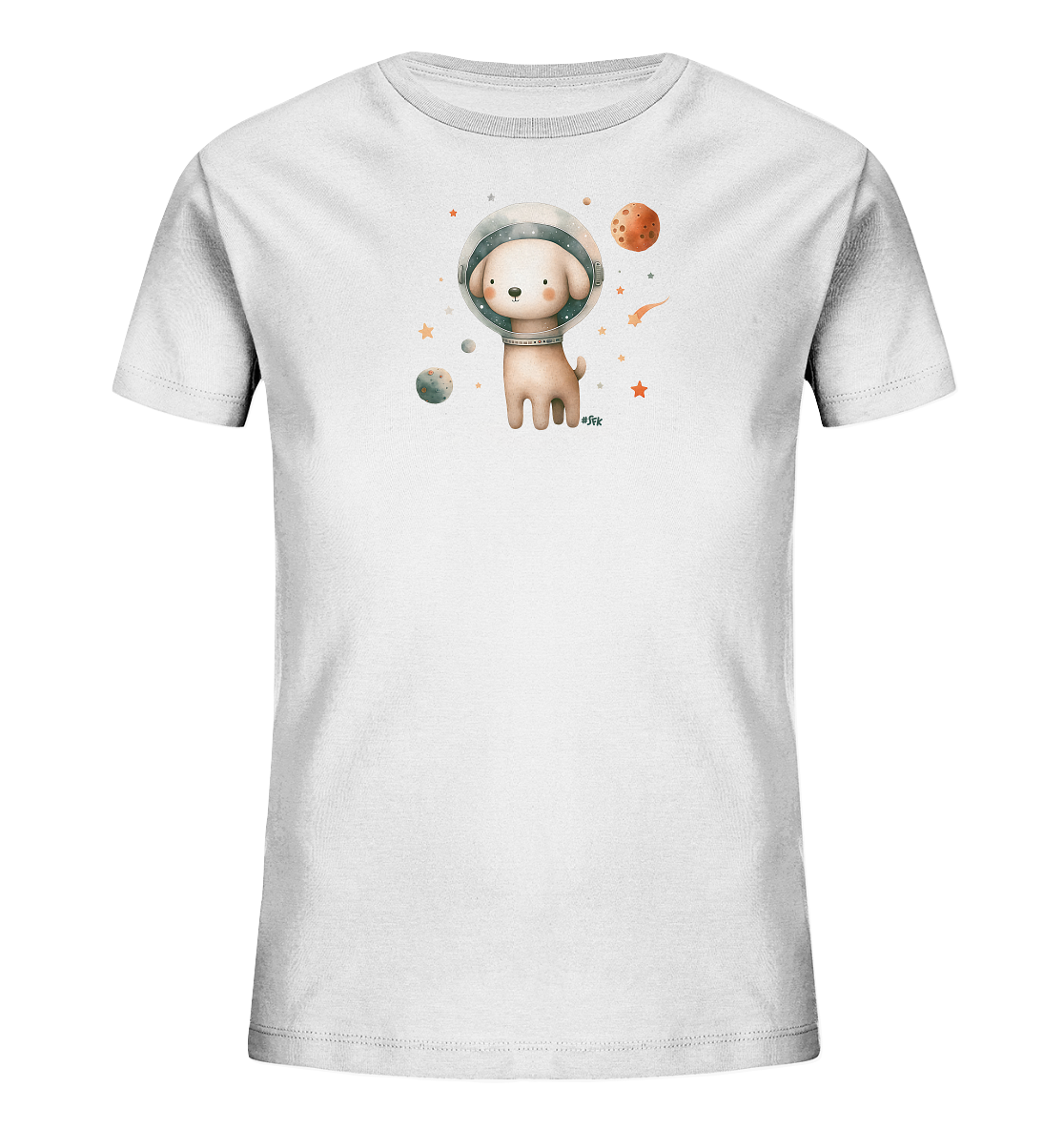 Onlineshop Shirts fuer Kinder - Das Bild zeigt ein weisses Kinder-T-Shirt mit einem charmanten Weltraum-Motiv auf der Vorderseite. Im Zentrum der Illustration steht ein niedlicher Hund, der einen Astronautenhelm traegt und laechelnd nach vorne blickt. Um den Hund herum sind verschiedene Planeten, Sterne und eine Sternschnuppe in sanften Aquarelltoenen dargestellt. Das Design verleiht dem Shirt einen verspielten und fantasievollen Charakter.