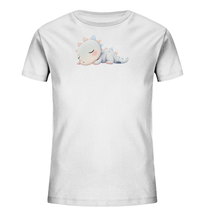 Onlineshop Shirts fuer Kinder - Das Bild zeigt ein weisses Kinder-T-Shirt mit einem niedlichen Aufdruck auf der Vorderseite. Darauf ist ein schlafendes, hellblaues Wesen abgebildet, das einem Baby-Drachen aehnelt. Es hat sanfte rosa Wangen und kleine Hoerner in Rosa und Hellblau auf dem Kopf und Ruecken. Das Motiv verleiht dem Shirt einen ruhigen und verspielten Charakter.