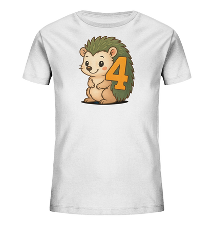 Onlineshop Shirts fuer Kinder - Das Bild zeigt ein weisses Kinder-T-Shirt mit einer niedlichen Grafik eines Igels auf der Vorderseite. Der Igel sitzt und laechelt freundlich, waehrend die Zahl '4' in Orange in seine gruenen Stacheln integriert ist. Das Design wirkt kindgerecht und froehlich.