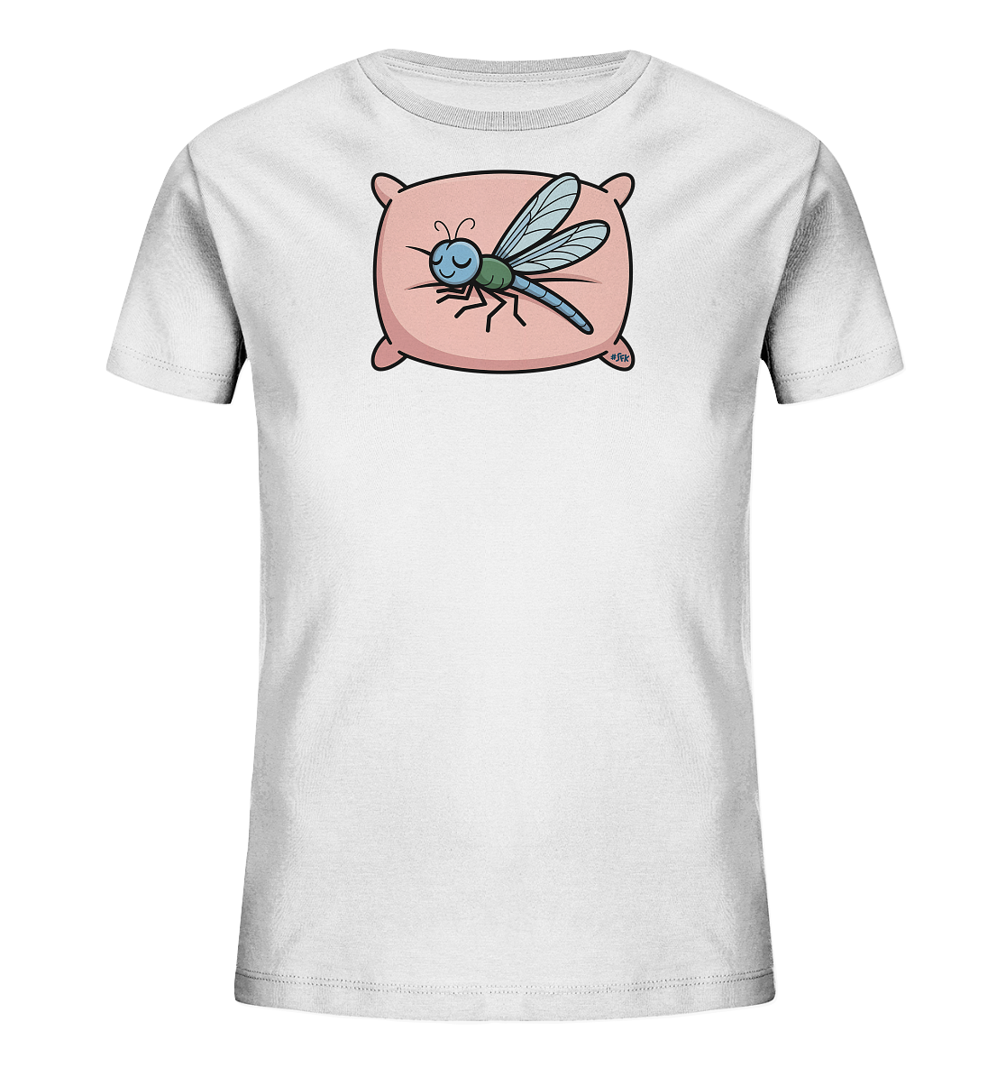 Onlineshop Shirts fuer Kinder - Das Bild zeigt ein weisses Kinder-T-Shirt mit einem niedlichen Motiv auf der Vorderseite. Eine cartoonhafte Libelle mit blauen Fluegeln ruht friedlich auf einem rosa Kissen. Die Libelle hat geschlossene Augen und ein sanftes Laecheln. Das Design wirkt beruhigend und ist ideal fuer junge Traeger.