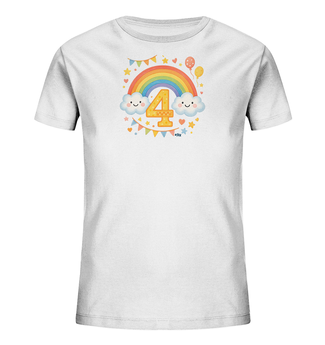 Onlineshop Shirts fuer Kinder - Das Bild zeigt ein weisses T-Shirt fuer Kinder mit einem froehlichen Druckmotiv. Im Zentrum steht ein farbenfroher Regenbogen, unter dem die grosse goldene Zahl 4 platziert ist. Das Motiv wird von laechelnden Wolken, Sternen, Herzen, einer Wimpelkette und bunten Ballons umrahmt. Das Design wirkt verspielt und ist ideal fuer einen besonderen Anlass.