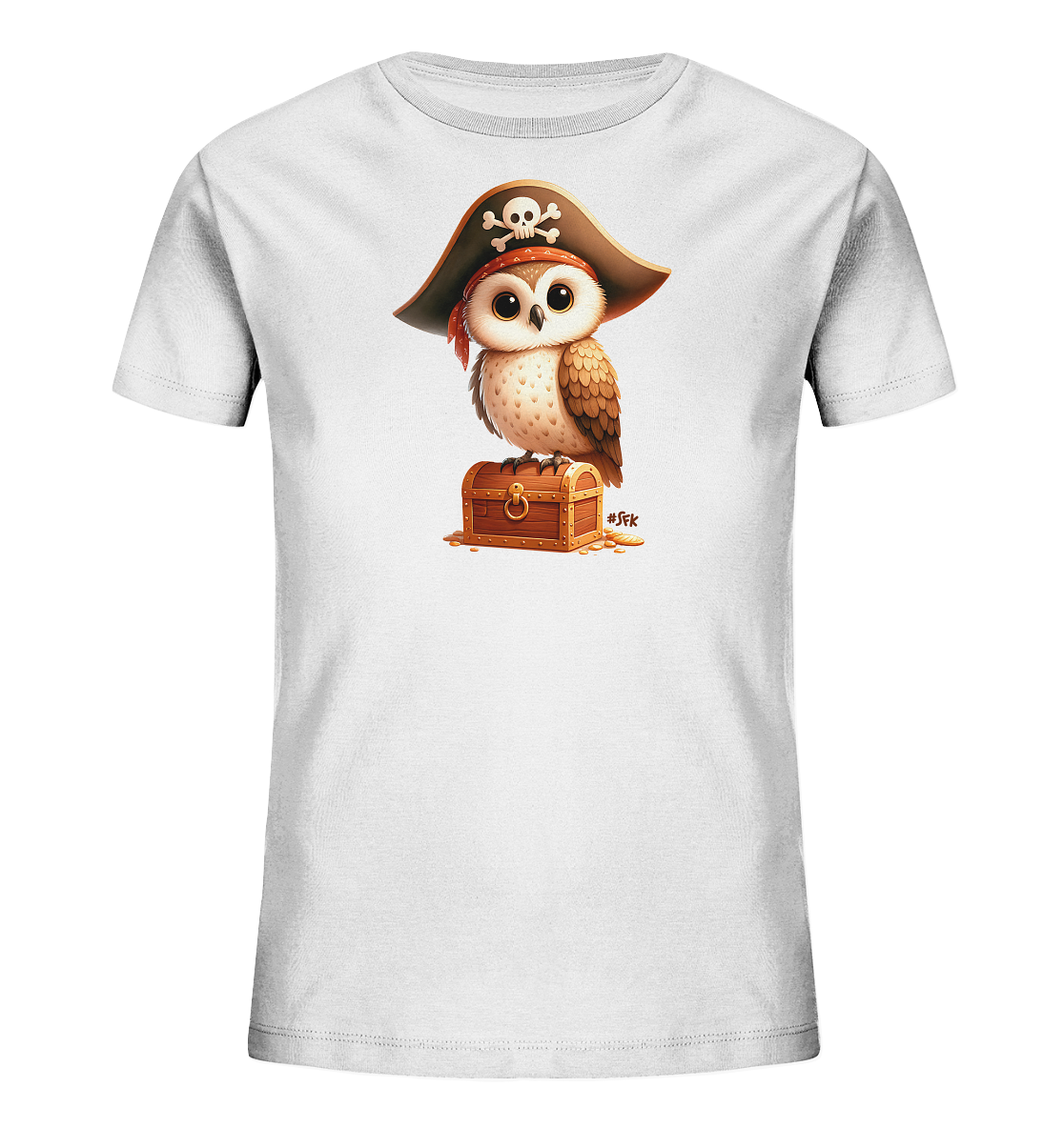 Onlineshop Shirts fuer Kinder - Das T-Shirt zeigt eine Illustration einer niedlichen Eule in Piratenaufmachung. Die Eule traegt einen Piratenhut und sitzt auf einer Schatzkiste, umgeben von goldenen Muenzen. Dieses detailreiche Motiv verleiht dem Shirt einen abenteuerlichen und froehlichen Charakter. Es ist ein ansprechendes Design fuer Kinder.