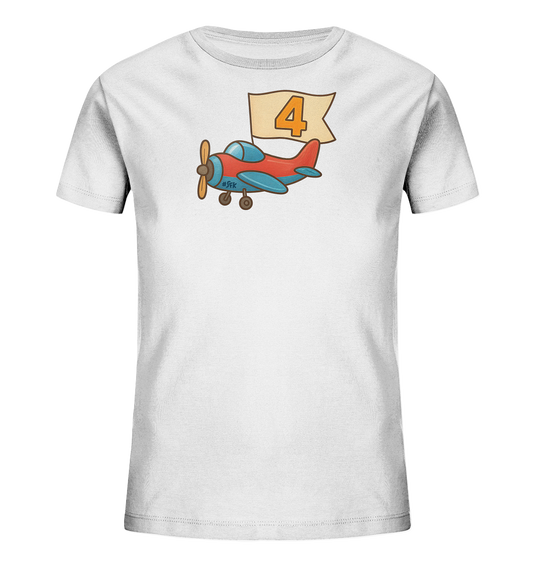 Onlineshop Shirts fuer Kinder - Das Bild zeigt ein weisses T-Shirt mit einem farbenfrohen Flugzeugmotiv. Das Flugzeug ist rot und blau lackiert und zieht ein beiges Banner hinter sich her. Auf dem Banner ist die Zahl 4 in orangefarbener Schrift zu sehen. Dieses Design ist verspielt und eignet sich gut fuer Kinder.