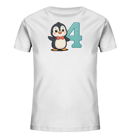Onlineshop Shirts fuer Kinder - Dieses weisse Kinder-T-Shirt zeigt eine freundliche Cartoon-Illustration eines Pinguins mit einer roten Fliege. Neben dem Pinguin ist prominent die Zahl '4' in einem hellen Blauton mit einem dezenten Muster abgebildet. Das Design ist kindgerecht und farbenfroh gestaltet.