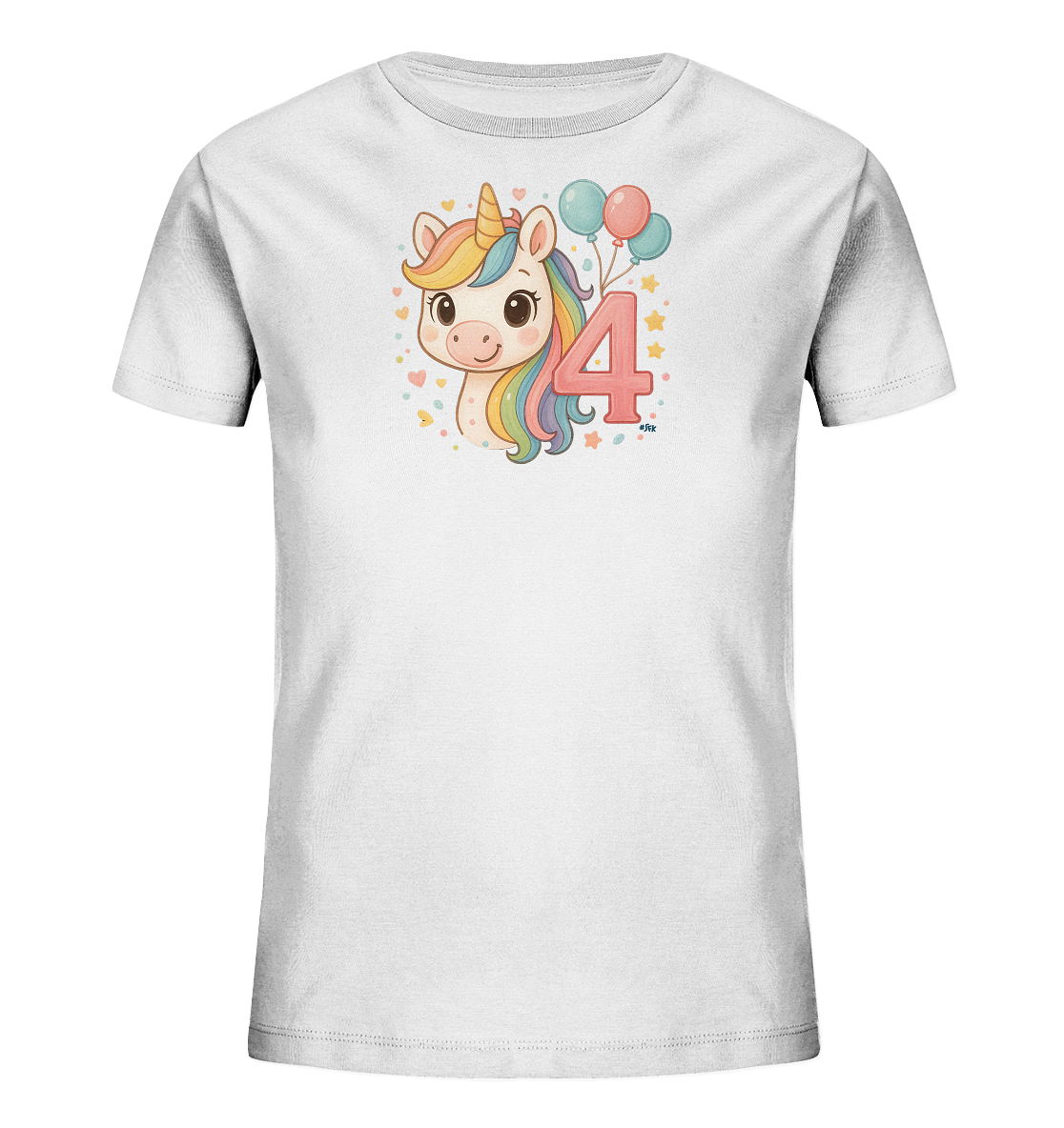 Onlineshop Shirts fuer Kinder - Das Bild zeigt ein weisses T-Shirt fuer Kinder mit einem farbenfrohen Druck. Zu sehen ist ein niedliches Cartoon-Einhorn mit Regenbogenmaehne und goldenem Horn. Daneben ist die Zahl '4' in Rot abgebildet, begleitet von mehreren Ballons in Blau und Rosa. Kleine Herzen und Sterne runden das verspielte Design ab.
