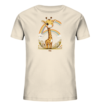 Onlineshop Shirts fuer Kinder - Das Bild zeigt ein cremefarbenes Kinder-T-Shirt mit einem farbenfrohen Aufdruck. Im Zentrum des Designs steht eine laechelnde, cartoonartige Giraffe, die vor einer grossen Ziffer Sechs positioniert ist. Die Sechs wird von einem Regenbogen und Wolken gebildet, waehrend die Giraffe von kleinen Blumen und Graesern umgeben ist. Das gesamte Motiv strahlt eine froehliche und verspielte Stimmung aus.