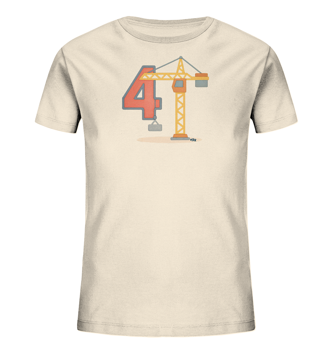 Onlineshop Shirts fuer Kinder - Das Bild zeigt ein cremefarbenes T-Shirt fuer Kinder mit einem farbigen Druck auf der Vorderseite. Das Design kombiniert die rote Zahl 4 mit einem gelben und grauen Baukran, der einen grauen Klotz hochhebt. Das Motiv ist spielerisch und baustellenbezogen gestaltet. Es ist ein ansprechendes Kleidungsstueck fuer junge Baumeister.