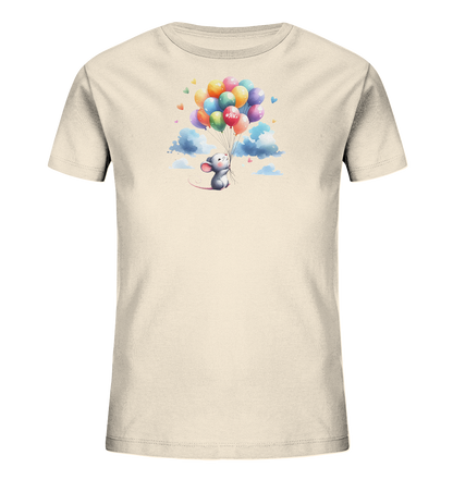 Onlineshop Shirts für Kinder - Das Bild zeigt ein helles, einfarbiges T-Shirt für Kinder. Auf der Vorderseite befindet sich eine niedliche Grafik, die eine Maus darstellt, die eine große Ansammlung bunter Ballons hält und dadurch zu schweben scheint. Kleine Wolken und Herzen umgeben das Motiv und verleihen dem Design einen verspielten Charakter. Einer der Ballons trägt den Schriftzug "#SFK".