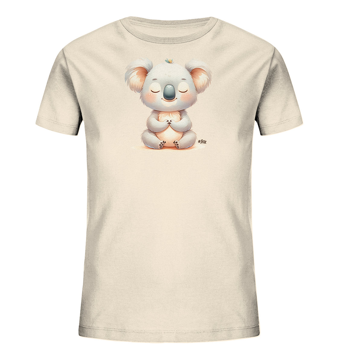 Onlineshop Shirts fuer Kinder - Das T-Shirt zeigt ein niedliches, hellbeige T-Shirt mit einem Motiv eines meditierenden Koalas. Der Koala sitzt mit geschlossenen Augen und gehaltenen Pfoten, strahlt Ruhe aus. Eine kleine Biene oder Schmetterling sitzt auf seinem Kopf, was das friedliche Bild ergaenzt. Die Illustration ist im Cartoon-Stil gehalten und sehr ansprechend.