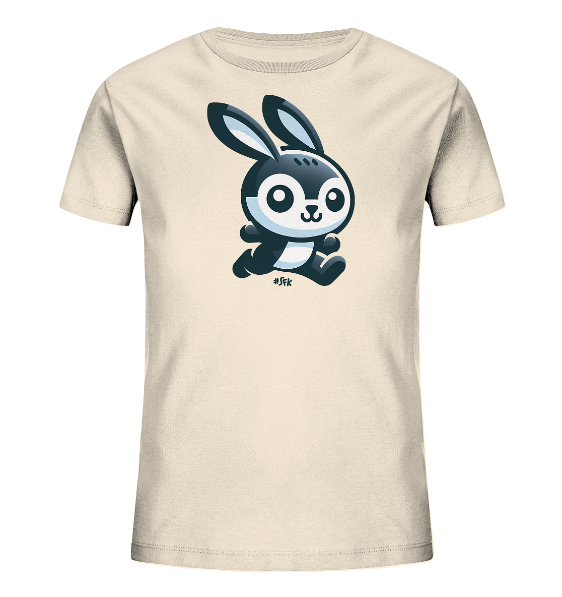 Onlineshop Shirts fuer Kinder - Das Bild zeigt ein hellbeiges Kinder-T-Shirt mit einem niedlichen, stilisierten Hasenmotiv auf der Vorderseite. Der Hase ist in den Farben Schwarz, Weiss und Dunkelblau dargestellt und scheint gerade zu springen oder zu rennen. Das Design wirkt freundlich und verspielt, ideal fuer ein Kinderoutfit.