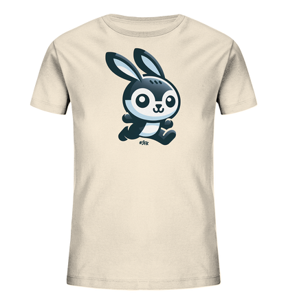 Onlineshop Shirts fuer Kinder - Das Bild zeigt ein hellbeiges Kinder-T-Shirt mit einem niedlichen, stilisierten Hasenmotiv auf der Vorderseite. Der Hase ist in den Farben Schwarz, Weiss und Dunkelblau dargestellt und scheint gerade zu springen oder zu rennen. Das Design wirkt freundlich und verspielt, ideal fuer ein Kinderoutfit.