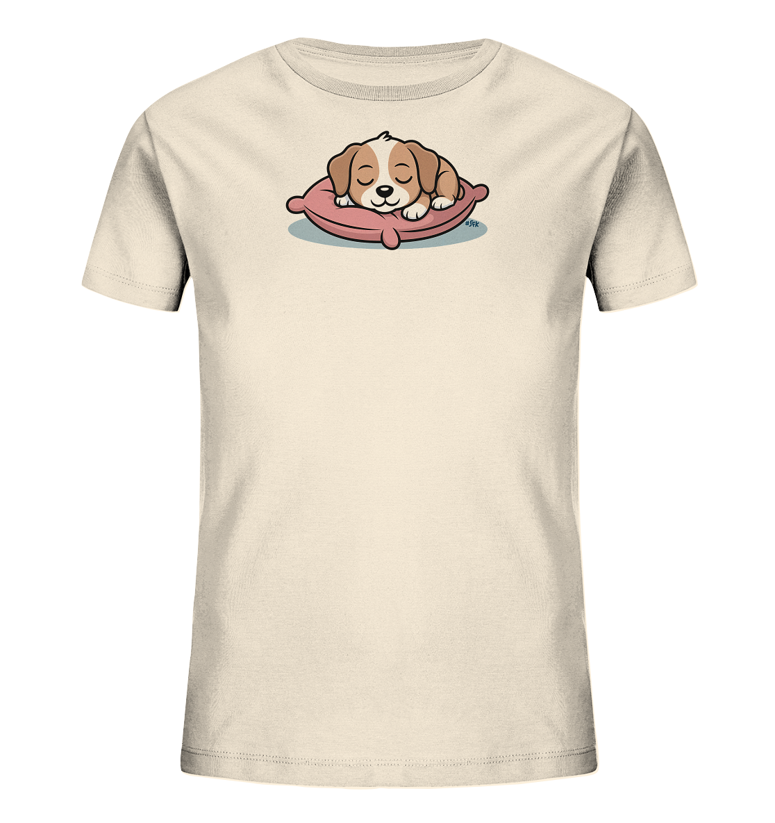 Onlineshop Shirts fuer Kinder - Das Bild zeigt ein hellbeiges Kinder-T-Shirt mit einem niedlichen Motiv eines schlafenden Welpen. Der Welpe liegt friedlich auf einem rosa Kissen, die Augen geschlossen. Das Design strahlt Ruhe und Gemuetlichkeit aus und ist ideal fuer kleine Tierliebhaber. Die Farben sind sanft und harmonisch aufeinander abgestimmt.
