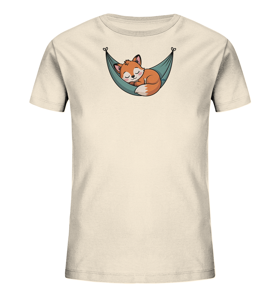 Onlineshop Shirts fuer Kinder - Das Bild zeigt ein hellbeiges Kinder-T-Shirt. Auf der Vorderseite befindet sich eine Illustration eines schlafenden Fuchses, der in einer tuerkisfarbenen Haengematte liegt. Der Fuchs ist orange-braun mit weissen Akzenten dargestellt und hat geschlossene Augen. Das gesamte Motiv strahlt Ruhe und Gemuetlichkeit aus und ist ansprechend fuer Kinder.