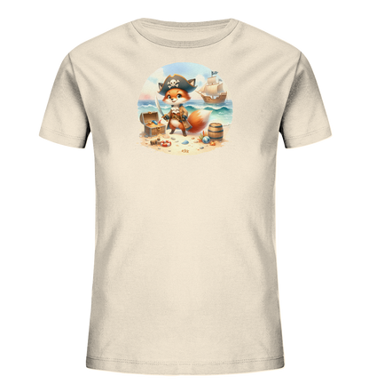 Onlineshop Shirts fuer Kinder - Das Bild zeigt ein cremefarbenes T-Shirt mit einer detaillierten Illustration. Zu sehen ist ein kleiner Fuchs in Piratenkleidung, der am Strand neben einer offenen Schatztruhe und einem Fass steht. Im Hintergrund segelt ein Piratenschiff auf dem Meer unter einem blauen Himmel. Das Motiv ist farbenfroh und verspielt.