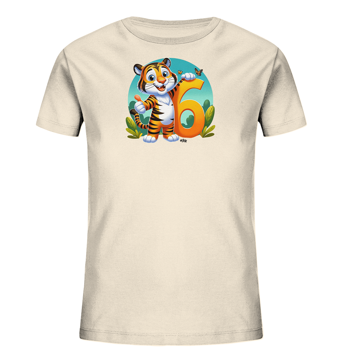 Onlineshop Shirts fuer Kinder - Das Bild zeigt ein hellbeiges Kinder-T-Shirt mit einem froehlichen Cartoon-Tiger auf der Vorderseite. Der Tiger steht neben einer grossen orangefarbenen Zahl '6' und gibt einen Daumen hoch. Das Motiv ist von einem blauen Kreis umrahmt und enthaelt gruene Pflanzen sowie einen kleinen Schmetterling. Dieses Design wirkt sehr lebendig und ansprechend fuer Kinder.