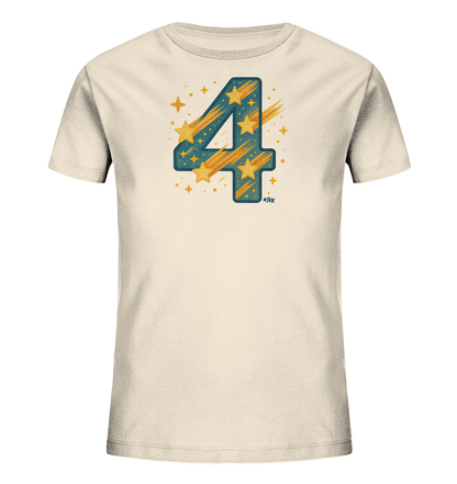 Onlineshop Shirts fuer Kinder - Das Bild zeigt ein cremefarbenes T-Shirt mit einem grossen Aufdruck der Zahl Vier. Die Zahl ist in einem Blauton gehalten und mit gelben Sternen sowie Schuessen gestaltet. Um die Zahl herum sind weitere Sterne und kleine Punkte verteilt, was ein dynamisches Design ergibt. Dieses Shirt ist ein Blickfang mit seinem verspielten Sternenmotiv.