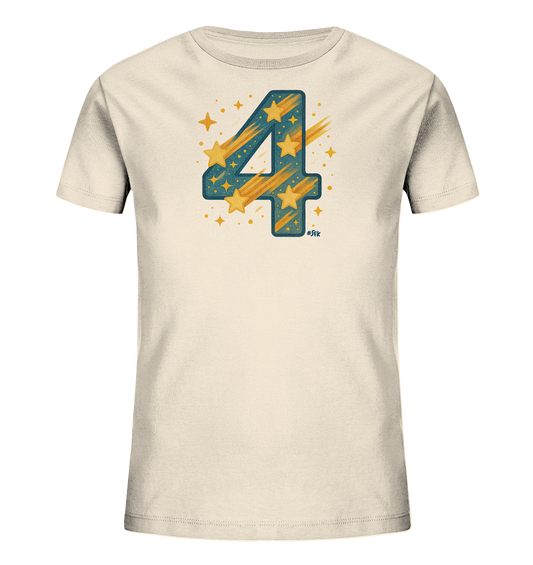 Onlineshop Shirts fuer Kinder - Das Bild zeigt ein cremefarbenes T-Shirt mit einem grossen Aufdruck der Zahl Vier. Die Zahl ist in einem Blauton gehalten und mit gelben Sternen sowie Schuessen gestaltet. Um die Zahl herum sind weitere Sterne und kleine Punkte verteilt, was ein dynamisches Design ergibt. Dieses Shirt ist ein Blickfang mit seinem verspielten Sternenmotiv.