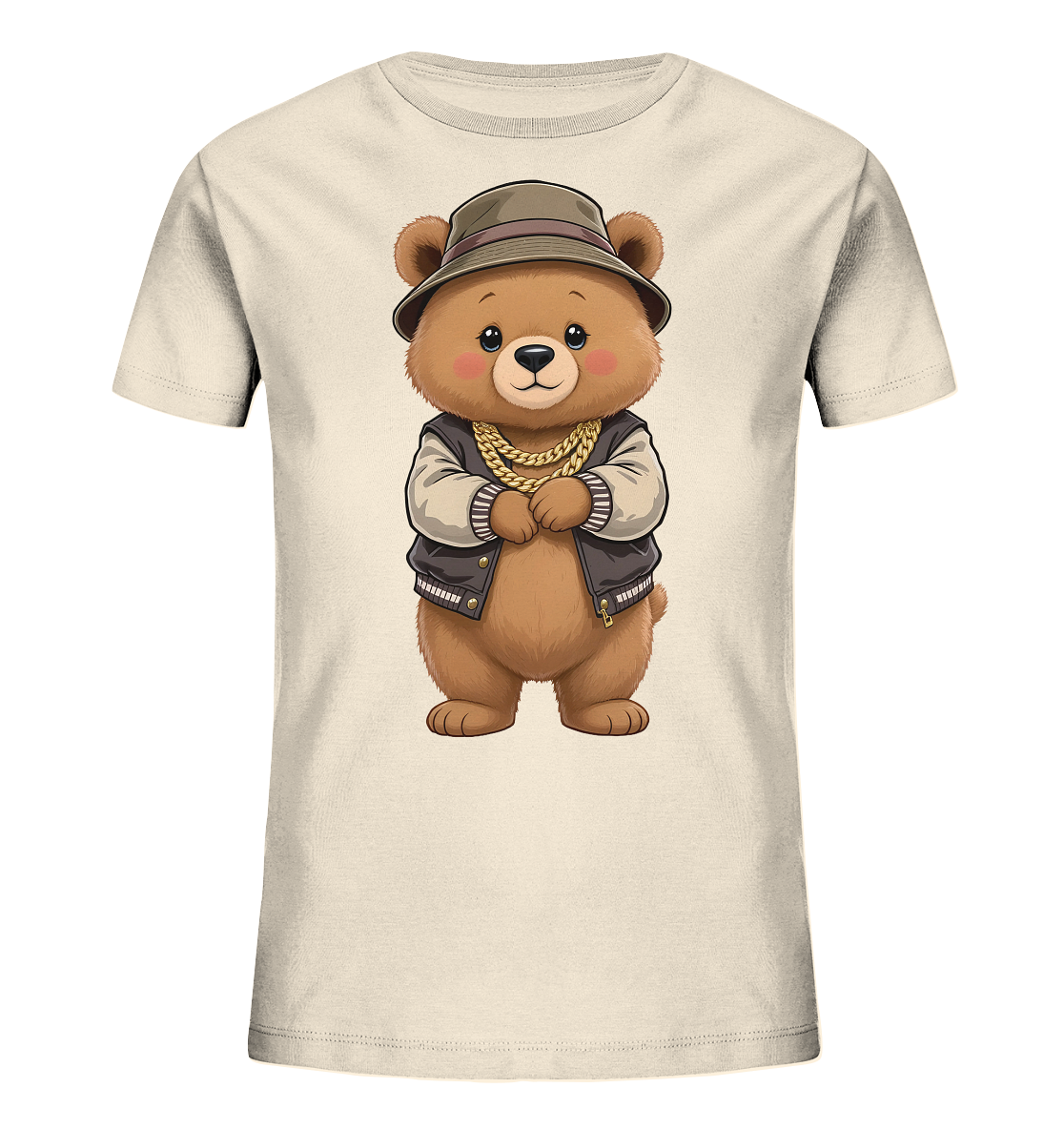 Onlineshop Shirts fuer Kinder - Das cremefarbene Kinder-T-Shirt zeigt ein niedliches Baerenmotiv auf der Vorderseite. Der Baer traegt eine Bomberjacke mit hellen Ärmeln, eine goldene Kette und einen Fischerhut. Er hat ein freundliches Gesicht und die Pfoten vor dem Koerper verschraenkt. Das verspielte Design verleiht dem T-Shirt einen modernen und coolen Look.