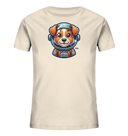 Onlineshop Shirts fuer Kinder - Das Bild zeigt ein hellbeige Kinder-T-Shirt mit einem auffaelligen Grafikdruck auf der Vorderseite. Das Motiv stellt einen niedlichen Cartoon-Hund in einem orangefarbenen Raumanzug dar, der einen Weltraumhelm traegt. Im Helm sind Sterne zu sehen, was dem Design eine galaktische Note verleiht. Der Hund blickt freundlich nach vorne.