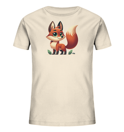 Onlineshop Shirts fuer Kinder - Das Bild zeigt ein helles Kinder-T-Shirt mit einem niedlichen Fuchsmotiv auf der Vorderseite. Der Fuchs ist im Cartoon-Stil gezeichnet, hat grosse gruene Augen und einen buschigen Schwanz. Er steht zwischen zwei gruenen Blaettern, was dem Design eine natuerliche Note verleiht. Die Illustration ist freundlich und ansprechend.
