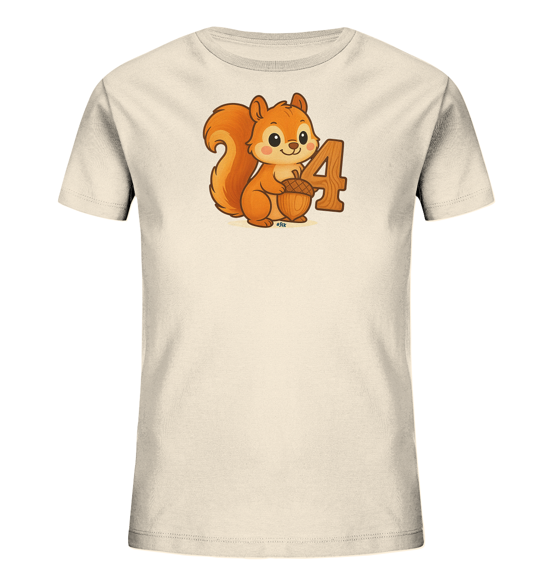 Onlineshop Shirts fuer Kinder - Das Bild zeigt ein hellbeiges T-Shirt fuer Kinder mit einem farbenfrohen Aufdruck eines Eichhoernchens. Das freundliche Eichhoernchen haelt eine Eichel in seinen Pfoten und sitzt neben einer grossen, braunen Zahl 4. Die Zahl ist in einer ansprechenden Holzoptik gestaltet. Dieses Design wirkt charmant und kindgerecht.