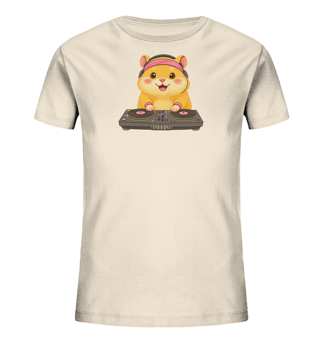 Onlineshop Shirts fuer Kinder - Das Bild zeigt ein cremefarbenes T-Shirt fuer Kinder. Auf der Vorderseite ist ein niedlicher, cartoonhafter Hamster abgebildet, der pinke Kopfhoerer traegt und hinter einem DJ-Mischpult steht. Der Hamster hat ein froehliches Gesicht und die Illustration verleiht dem Shirt einen verspielten, musikalischen Charakter.
