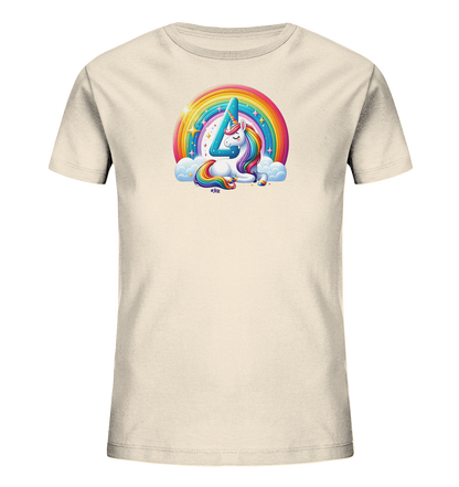 Onlineshop Shirts fuer Kinder - Das Bild zeigt ein cremefarbenes Kinder-T-Shirt. Darauf ist ein schlafendes Einhorn mit bunter Maehne und Schweif zu sehen, das auf Wolken liegt. Über dem Einhorn spannt sich ein Regenbogen, in den die Zahl '4' integriert ist. Funkelnde Sterne ergaenzen das maerchenhafte Motiv.