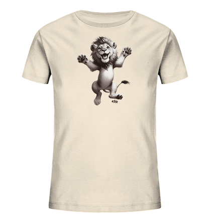 Onlineshop Shirts fuer Kinder - Das Bild zeigt ein helles Kinder-T-Shirt mit einer Illustration eines froehlichen Zeichentrick-Loewen. Der Loewe springt mit ausgestreckten Armen und breitem Laecheln. Das Motiv in Grautoenen verleiht dem Shirt einen verspielten Charakter.